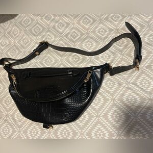 Elegant Black Crocodile-Embossed Women's Bag